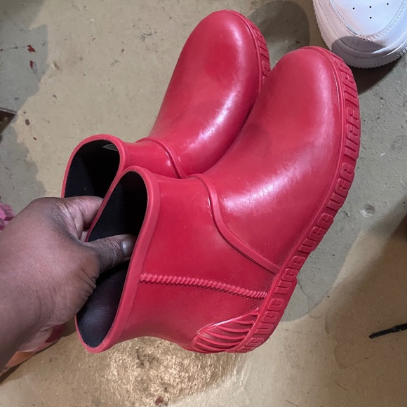 Rain boots by Ugg - Picture 1 of 2